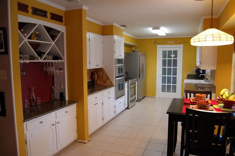 kitchen_front2.jpg